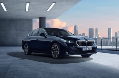 為滿足更多消費者期待，全新G60世代BMW 5系列純電動力車型重磅上市後，BMW總代理汎德更以最快的速度為台灣消費者獻上全新世代BMW 520i M Sport，建議售價為新台幣296萬元，提供消費者更完整且產品力強勁的車型選擇，感受世上最成功中大型豪華商務房車的無比魅力。(圖片提供：汎德)